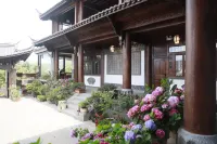 Luna Hotel & B&B, Yulong Wenbi Mountain Scenic Area, Lijiang Hotels in Yulong