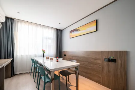 7Days Inn Hotel (Hebi Wanshanglong Building Materials City Railway Station) Отели в г. Хэби