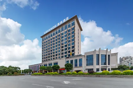 Laifeng Hotel (Zhongshan Xiaolan Light Rail Station Branch) Отели рядом с достопримечательностью «Xiaolangang International Huogui Shipside»