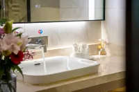 Zhongshan Jiujia International Hotel Hotels near Shujialou (Sanxiang Commercial Mansion Shop)