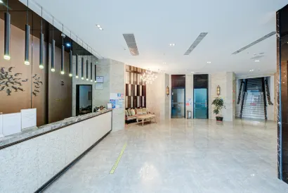 Jinlizhou Hotel (Gongbei Port Light Rail Station)