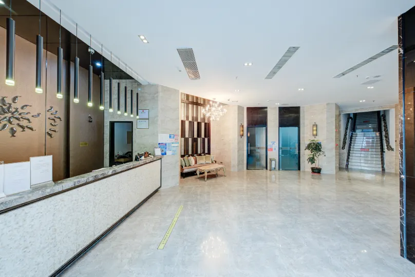 Jinlizhou Hotel (Gongbei Port Light Rail Station)