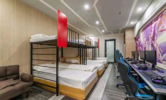 S e-sports Hotel (Zhumadian Huanghuai College Branch)