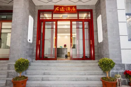 Yulong Junyi Hotel