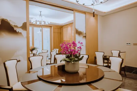 Mufeng Guanhu Homestay Отели рядом с достопримечательностью «Dabie Mountain Main Peak (Baima Main Peak)»