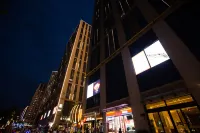 Huamanli Movie Homestay (Fuwai Huazhong Cardiovascular Hospital Jingen Hospital)