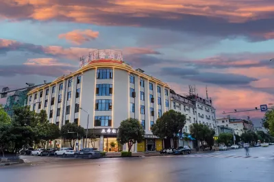 Chenxi Light Luxury Hotel (Mangshi Airport Mangshi Square) Отели рядом с достопримечательностью «Город ювелирных изделий»