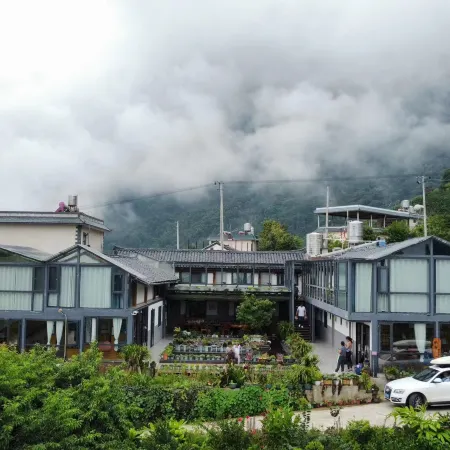 Lingzhi Home Homestay (Baoshan Baihualing Store)