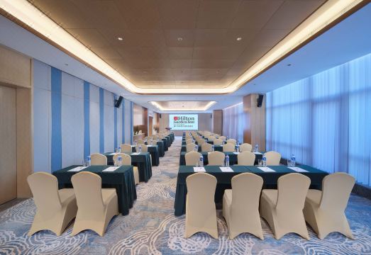 1. 힐튼 가든 인 ..