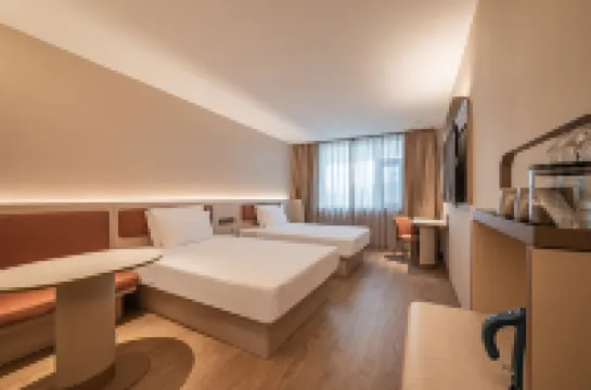 HanTing Hotel (Langfang Railway Station Wanda Plaza)