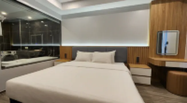 Lucky Phoenix Hotel & Apartment Hôtels à : Suối Hoa