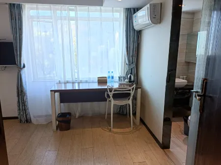 Vision & Fashion | Royal View International Hotel · 360° Sky Garden & Starry Cinema