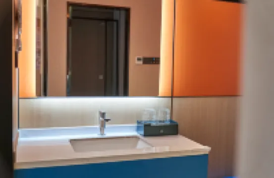 Pearl Hotel (Zhuhai Gongbei Port Couples Middle Road Branch)