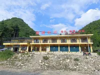 棟哥民宿農家院（姊妹橋店） 桑棗客運站附近的飯店