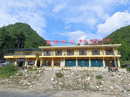 Dongge Homestay Farmyard (Sister Bridge Scenic Area Store) Отели рядом с достопримечательностью «Luofu Mountain»