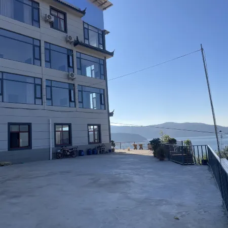 Fuxian Lake Linyun Mountain Homestay