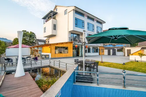 Tonglu Ouyuer Suiyuan Homestay (OMG Heartbeat Amusement Park Yaolin Wonderland Branch)