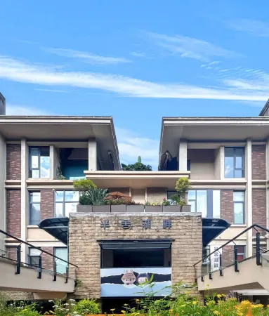 Banshe Lakeside Inn Отели рядом с достопримечательностью «CPC Yunnan Provincial Committee Party School»