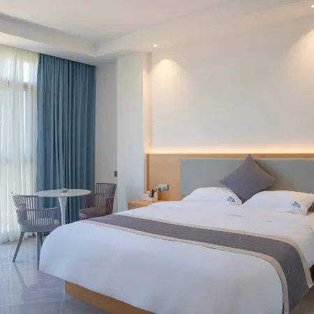 Dongxing Wanwei Langyuji Hotel (Golden Beach on Wanwei Island)