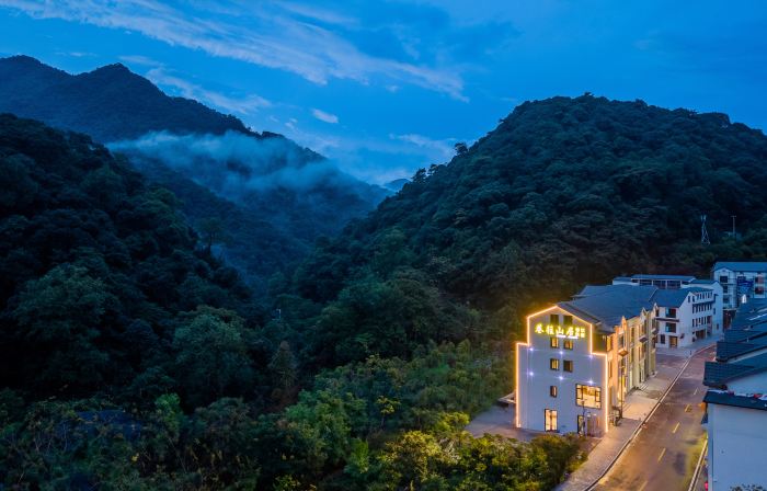 Xiang Wang Shan Jian Zhu (Sanqing Mountain Scenic Area Gangshou Cableway Store)