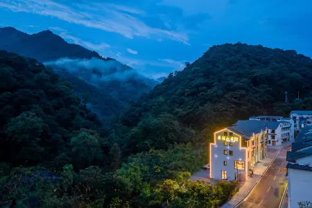 Xiang Wang Shan Jian Zhu (Sanqing Mountain Scenic Area Gangshou Cableway Store) Отели в г. Десин