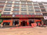 Pingnan Ming'anju Hotel (Xiongsen Animal Kingdom) - Parkplatz