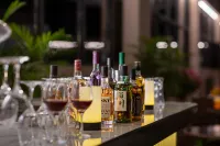 Xiaoxiang Yunmeng International Hotel (Tuojiang Branch, Fenghuang Ancient Town Scenic Area) - bar