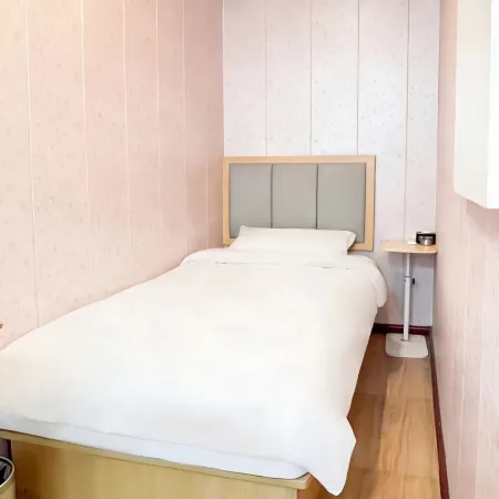 Yinzhuang Holiday Hotel (Sheqi Shedian Ancient Town Shanshan Guild Hall)