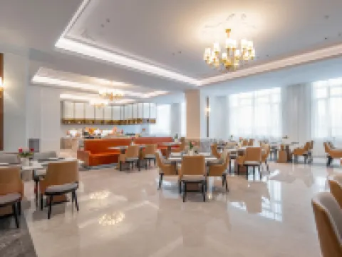 Vienna International Hotel (Guangxing Avenue East, Xinjing Plaza Store) Hoteles en Condado de Xinxing