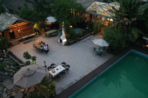 Bingzhong Luo Tharpa Lodge - Balkoner