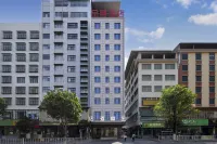 Tongren Yanhe Jinding Hotel (Yanhe County Government Square Branch)