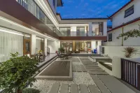 Jingyuan Yaju Designer View Homestay (Lijiang Ancient City Dashuiche)