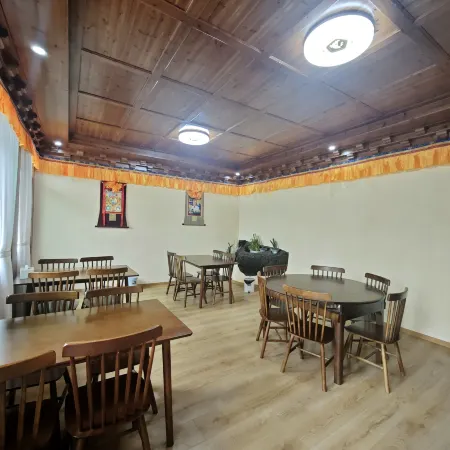 Heisha Zangmi Homestay (Zhonglu Tibetan Village)