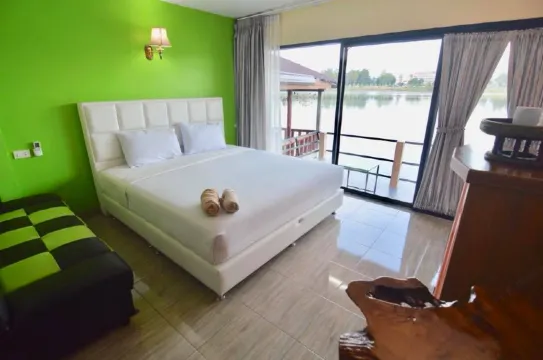 ริมแม่น้ำห้อง