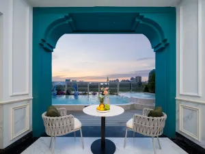 Xishuangbanna Parisian Riverview Light Luxury Hotel (Gaozhuang Xishuangjing Xingguang Night Market)