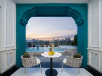 Xishuangbanna Parisian Riverview Light Luxury Hotel (Gaozhuang Xishuangjing Xingguang Night Market) Hotels near Jinghong Passenger Bus Station