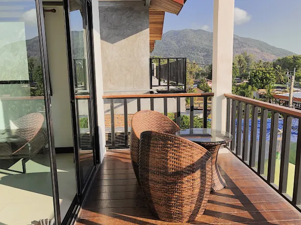 The Reef Hotel & Studios - 183 Photos, Reviews & Deals | Trip.com