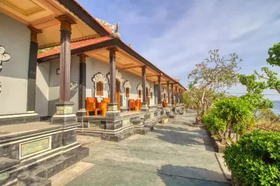 Manta Cottages with Sea View Hotel dekat Pura Goa Giri Putri