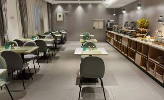 Homeinn Selected Hotel (Yingtan Kaixiang Central Plaza Railway Station)