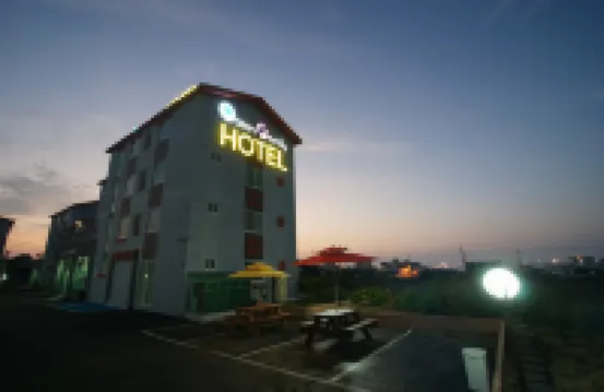 Jeju Ocean Family Hotel Hotels near Ihoteu Beach