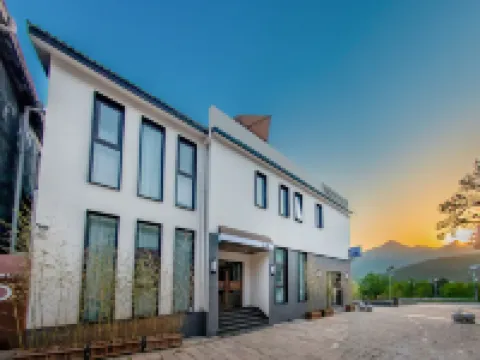 Qieman · Huanshan Viewing Life Boutique Hotel (Yuntai Mountain Anshang Service Area Branch) Hotels in Xiuwu