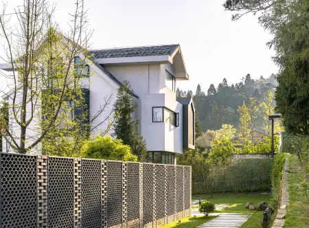 Ling Li Mu Li Holiday Hotel Отели рядом с достопримечательностью «The Gushan Spring Temple»