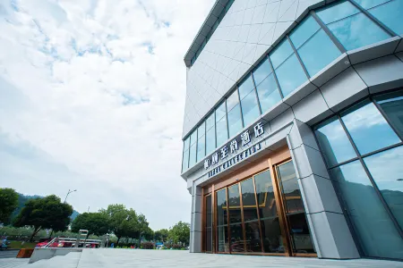 Yitel Zhishang Hotel (Quzhou Kaihua Deyang Building) Отели рядом с достопримечательностью «China’s Kingdom of Root Carving»