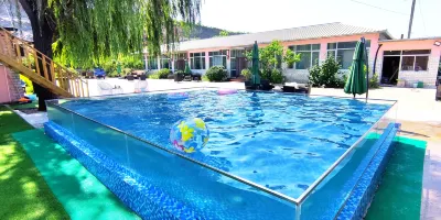 Leisure Pond-Childhood Joy Volley Lodge Hotel a White Dragon Pool
