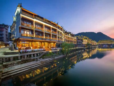 Fenghuang Nianhe Riverside Vacation Apartment