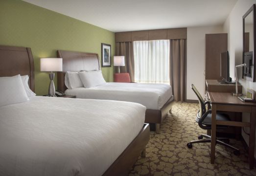 1. 힐튼 가든 인 ..