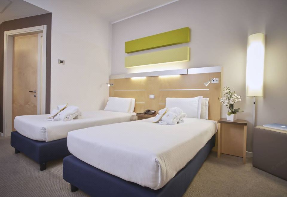 4. IH 호텔 밀라..