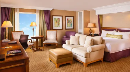 美麗海濱度假村