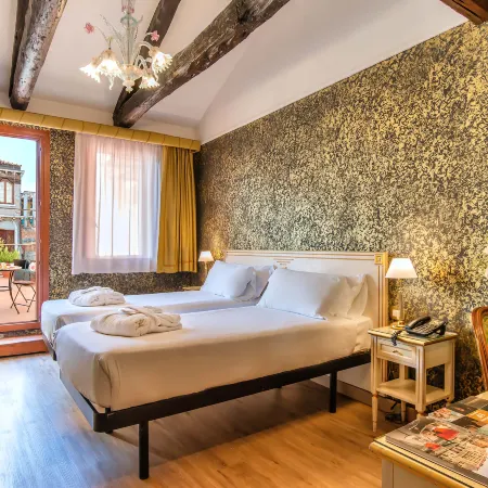 Hotel La Fenice et des Artistes Отели рядом с достопримечательностью «Театр «Ла Фениче»»