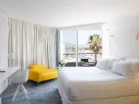 Nhow Marseille Hotels near Plage de la Pointe Rouge